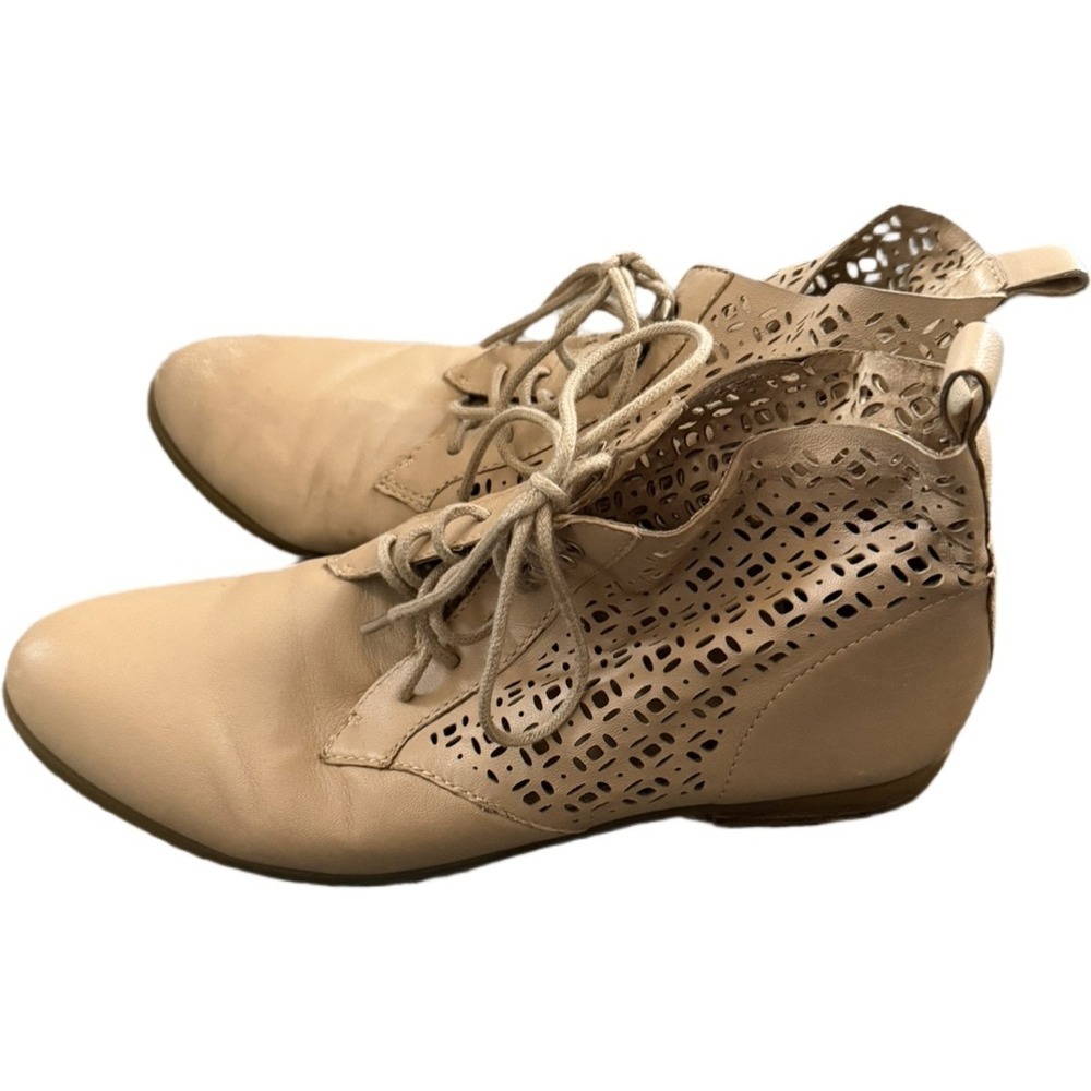 Lucky Brand Hirro beige leather laser-cut ankle booties Size 9.5 Western Cottage - Picture 4 of 8